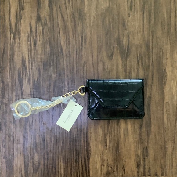 Francesca’s collections Mandy Croc Embossed Envelope Key Ring in black color - Picture 8 of 12